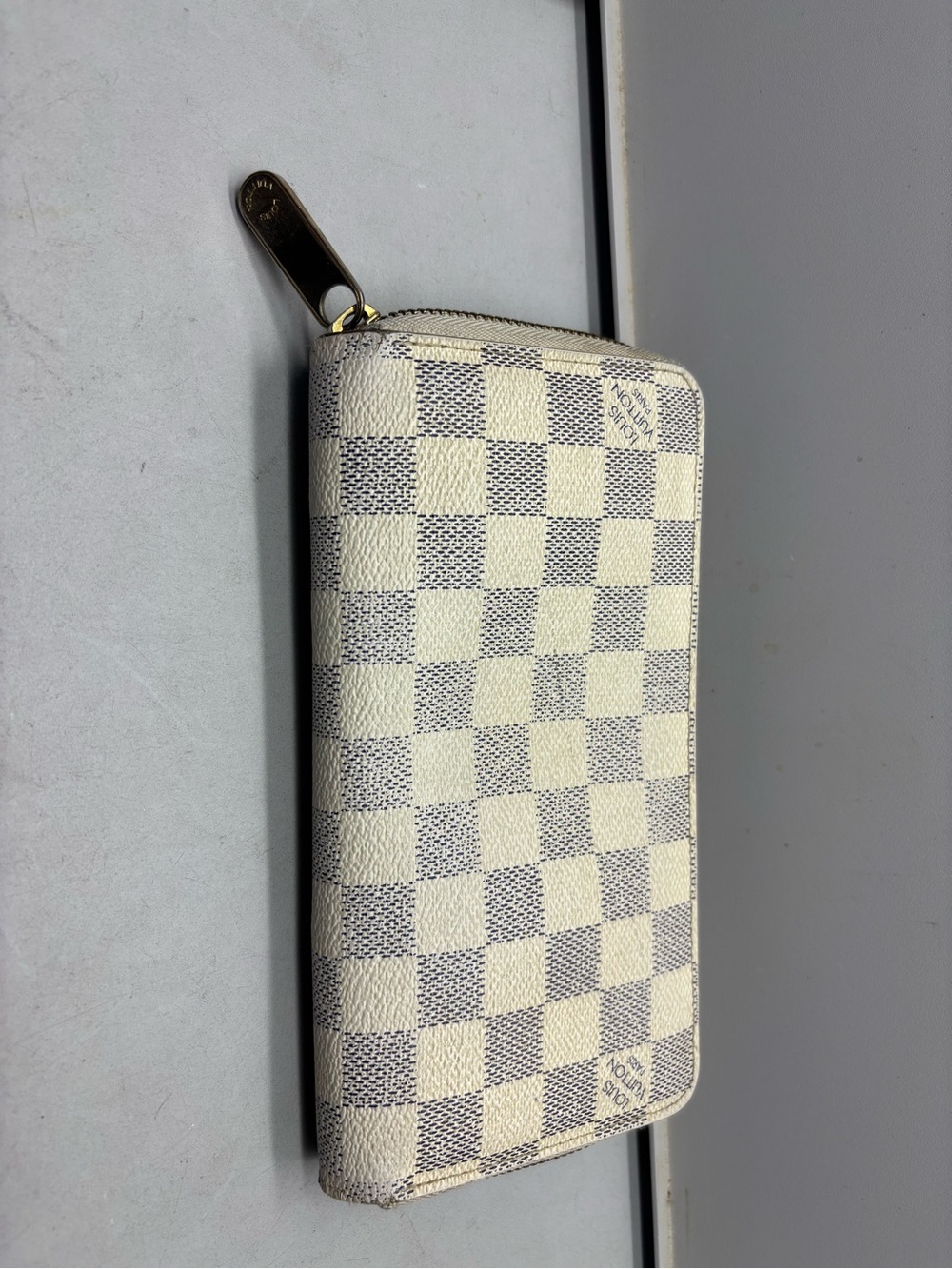 Louis Vuitton Paris Luxury Checkered Zip Around Wallet - Cream/Gray
